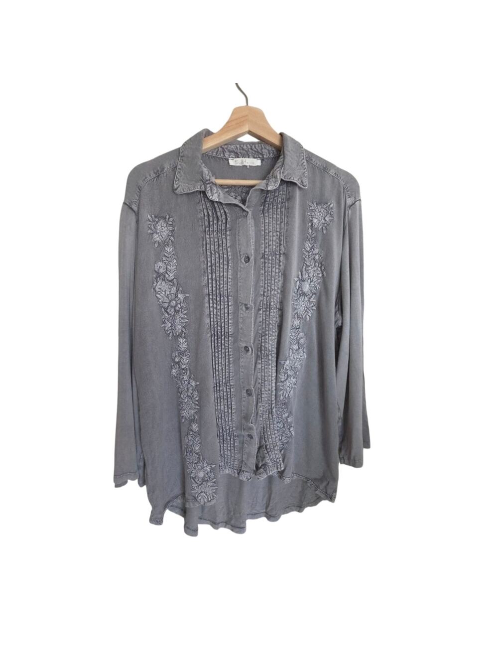 Solitaire | Embroidered Chambray Mixed Media Button Up 3/4 Roll Tab Sleeve Shirt